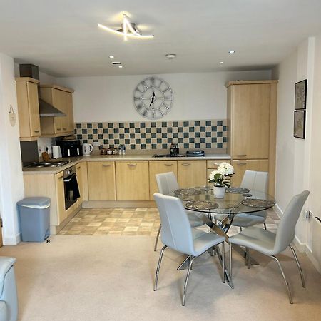 City Centre Apartment. Рексем Экстерьер фото