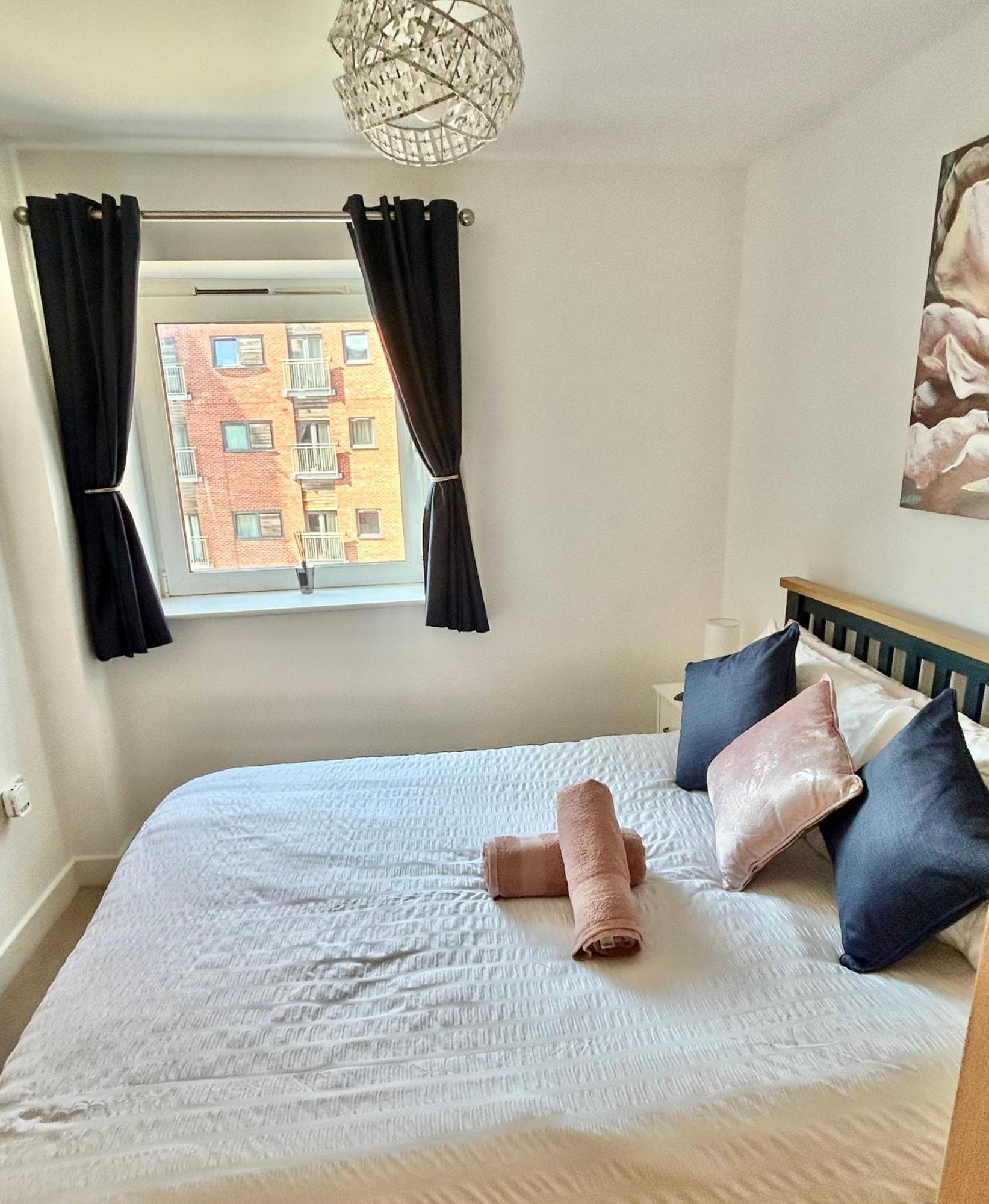 City Centre Apartment. Рексем Экстерьер фото
