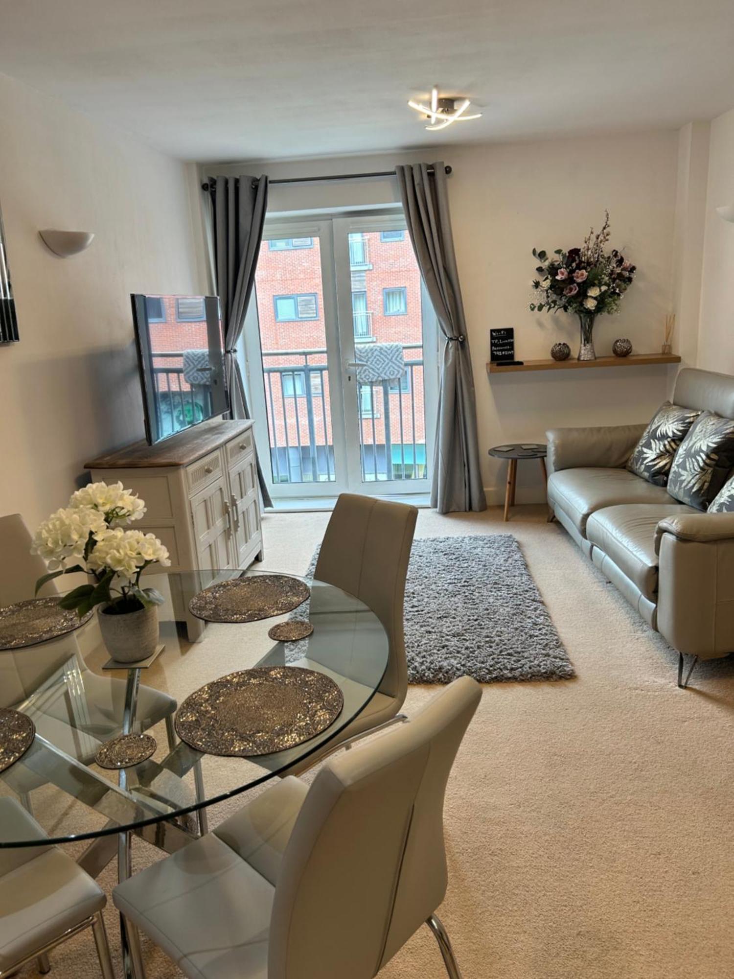 City Centre Apartment. Рексем Экстерьер фото