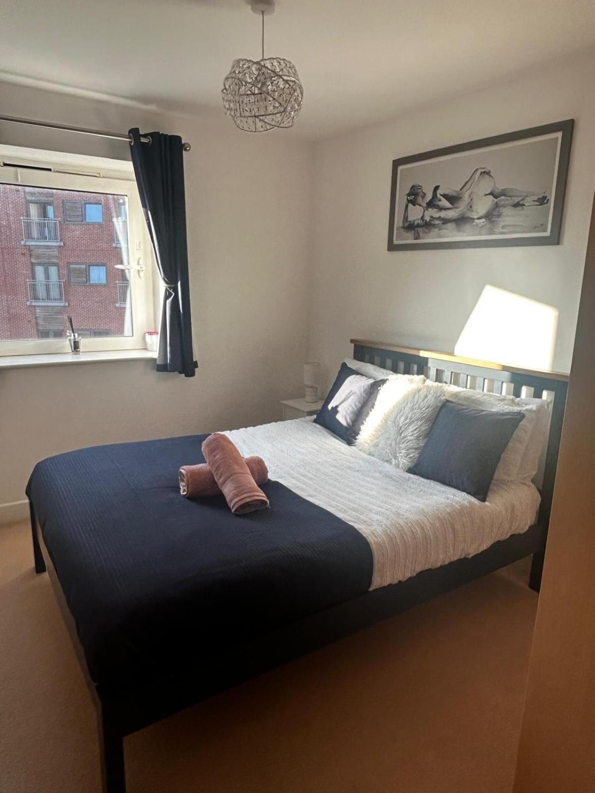 City Centre Apartment. Рексем Экстерьер фото